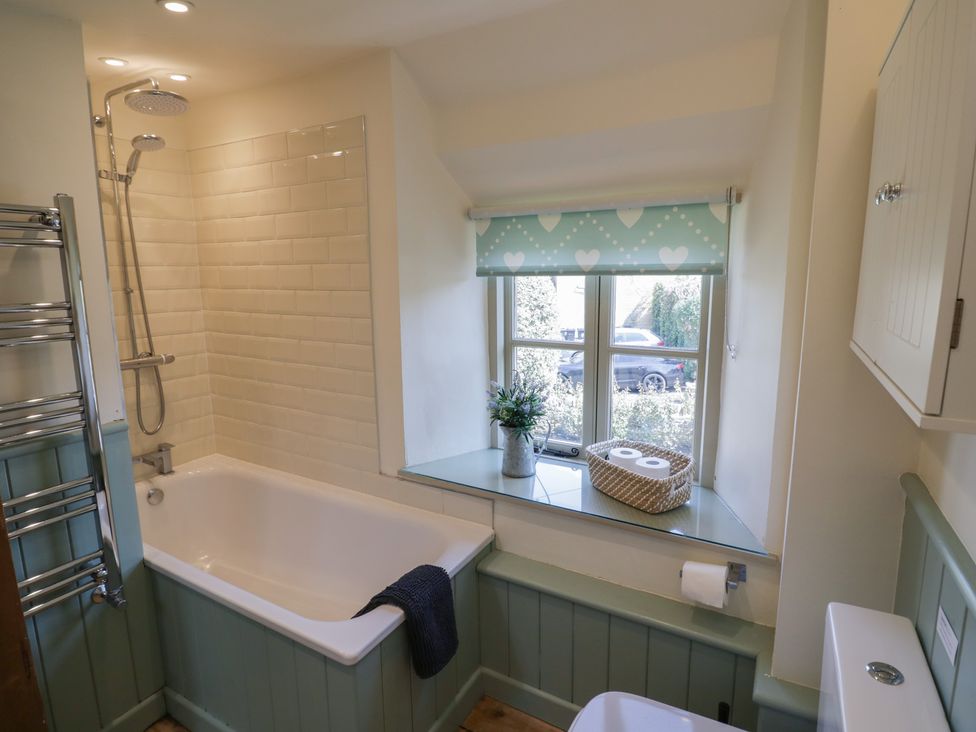 A bathroom featuring a bathtub and shower at Robins Nest Bourton-On-The-Water