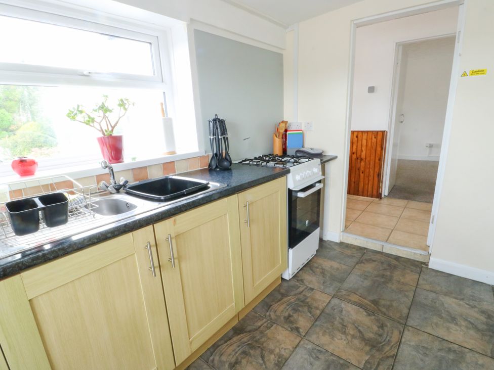 A kitchen with sink and stove at Pen Bonc in Llanddaniel Near Gaerwen