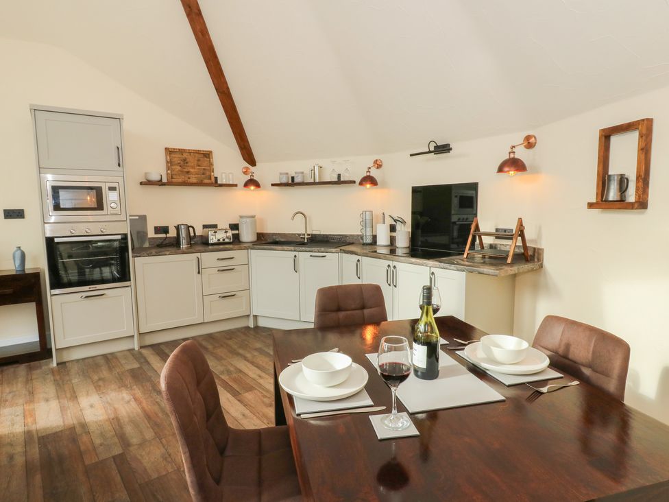 A kitchen with dining area at Ty Crwn in Lampeter