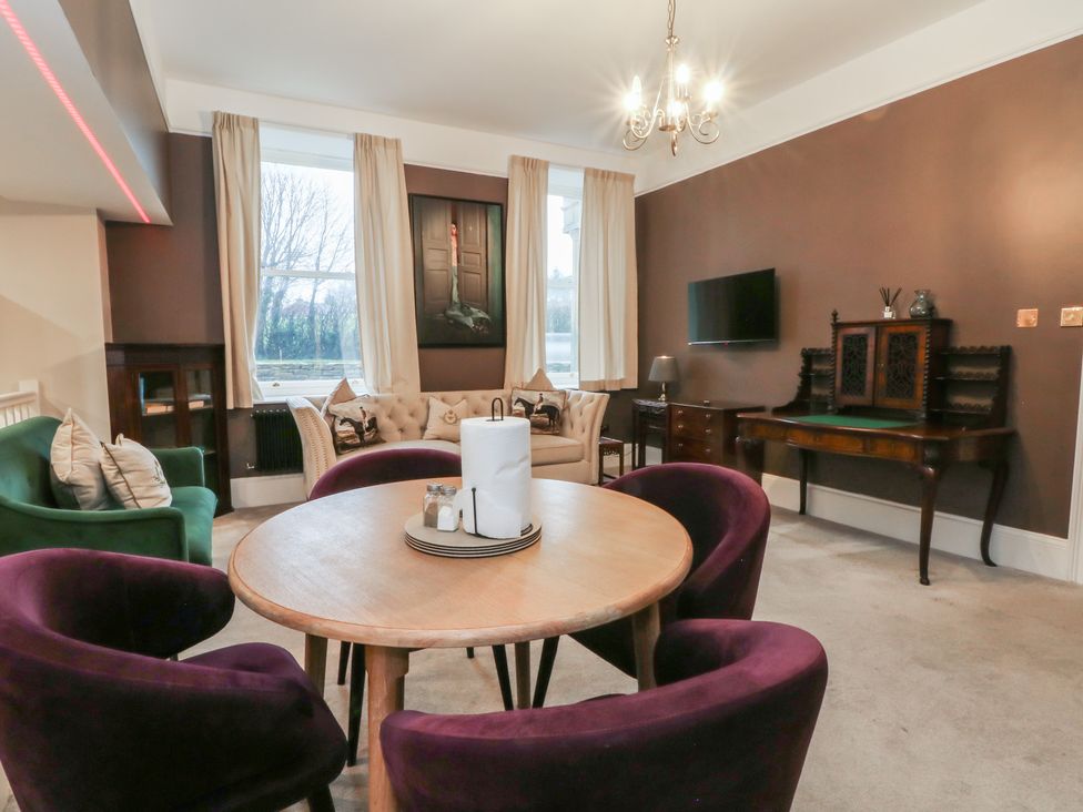 A living room with a round table and seating area at Lord William in Cabus near Garstang