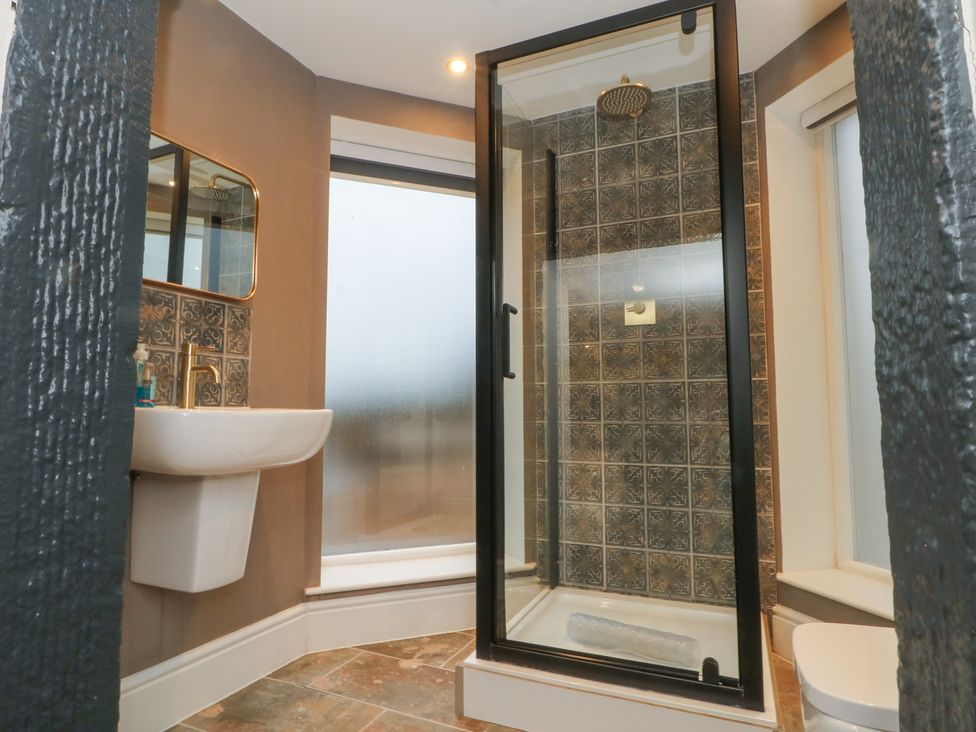 A bathroom with a shower enclosure and sink at Lord William in Cabus near Garstang