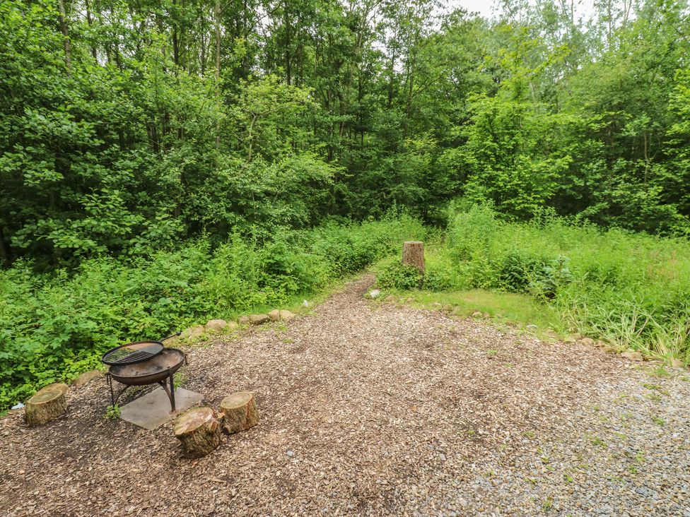 An outdoor area with a grill and fire pit at The Leveret in Eppleby