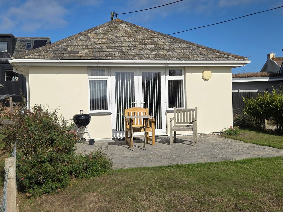 A house with patio furniture and barbecue at Freefolk Cottage in Polzeath