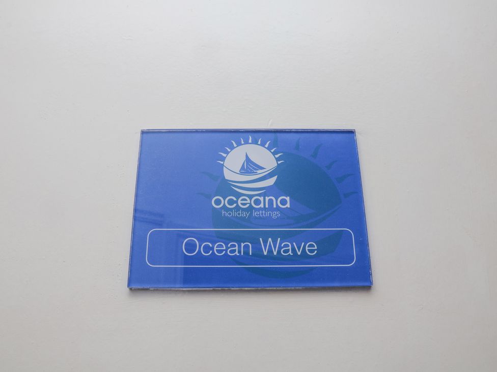 Ocean Wave - North Yorkshire (incl. Whitby) - 1136958 - thumbnail photo 18