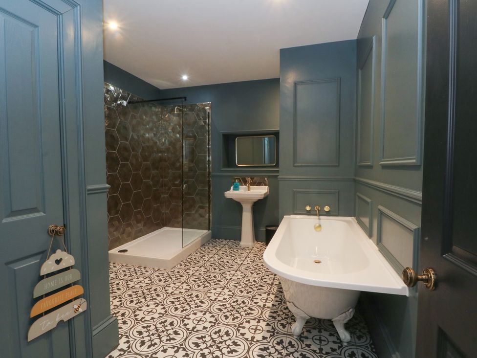 Alexander - Lake District - 1137142 - thumbnail photo 14