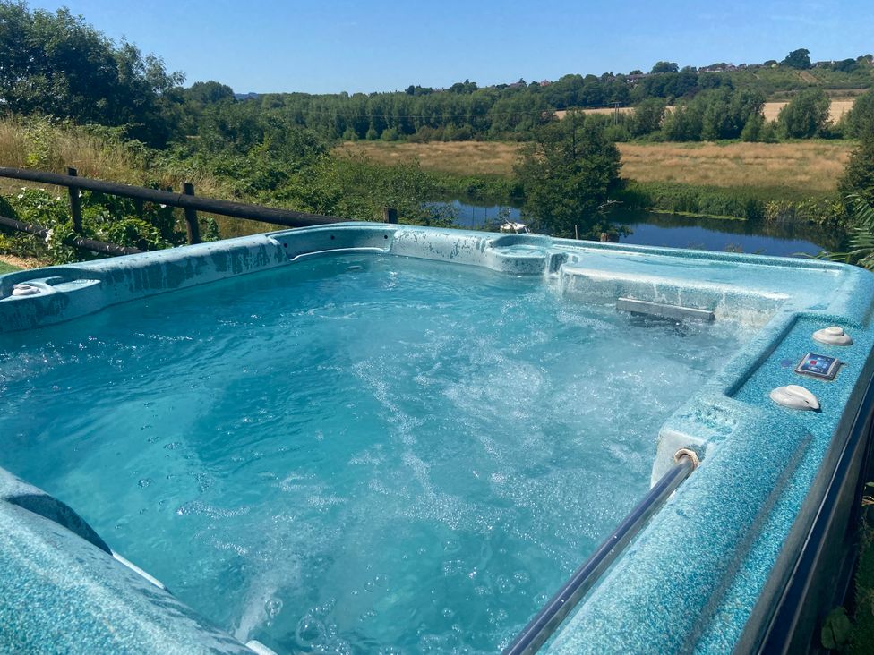 A hot tub near a river at Riverside Manor Evesham