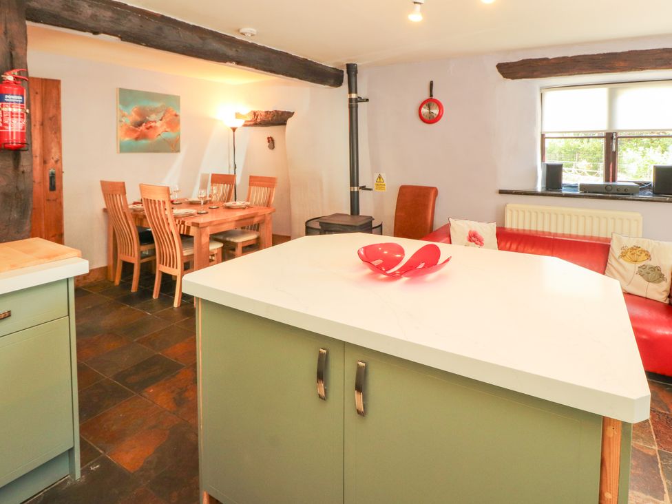 A kitchen with a dining area at Beck Edge in Braithwaite