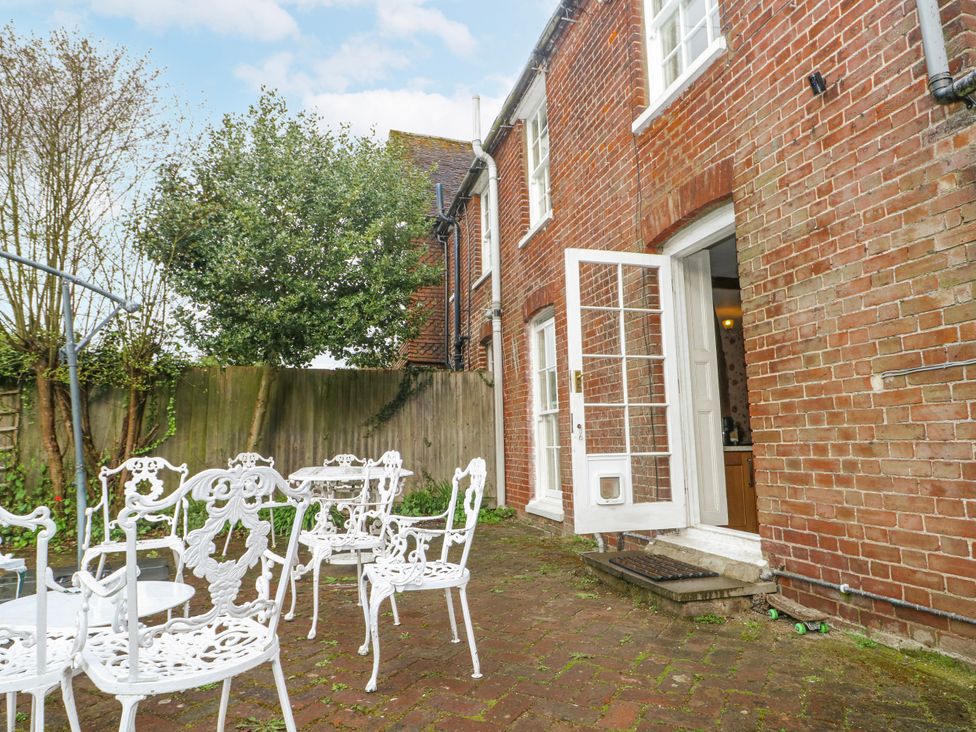 A garden with white furniture at Chilton Manor House in Sittingbourne