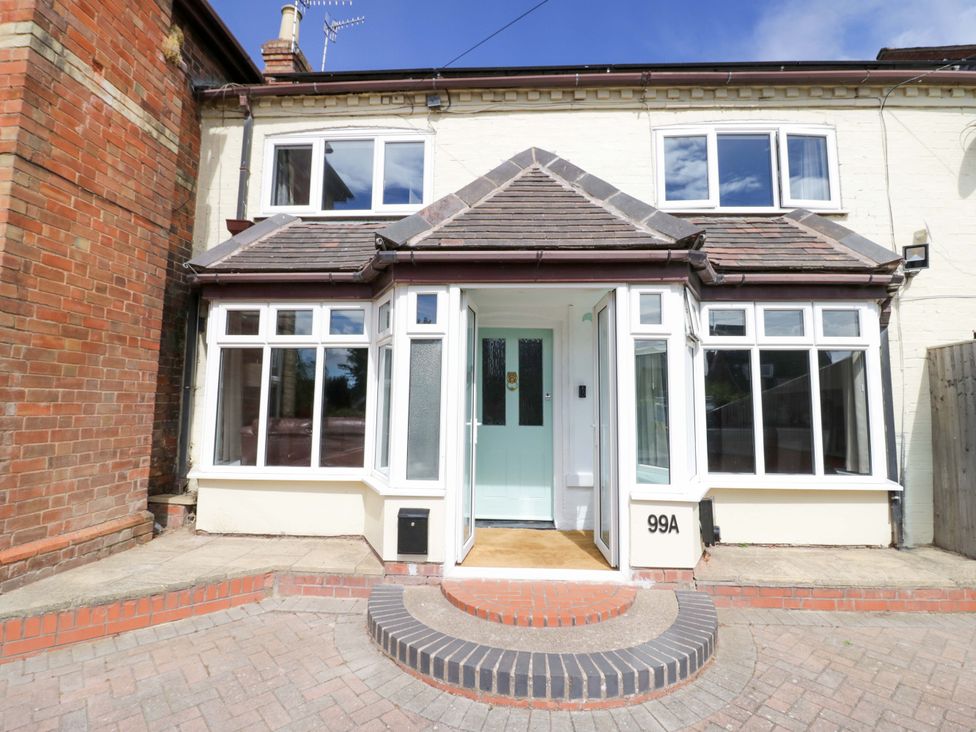 An entrance with windows and a door at The Golden Cross Cottage in Evesham
