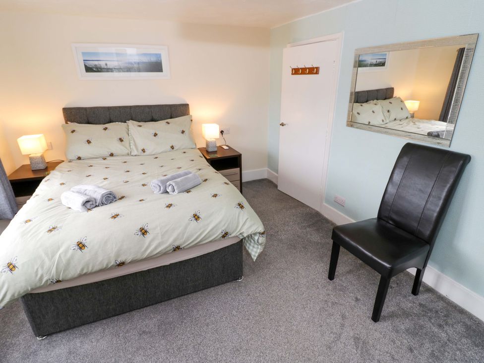 A bedroom with a bed and bedside tables at The Golden Cross Cottage in Evesham