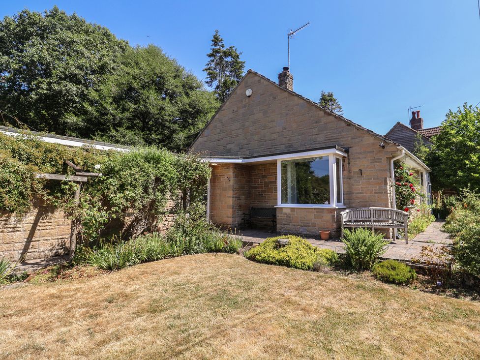 A house with a garden and bench at Woodstock in Chard