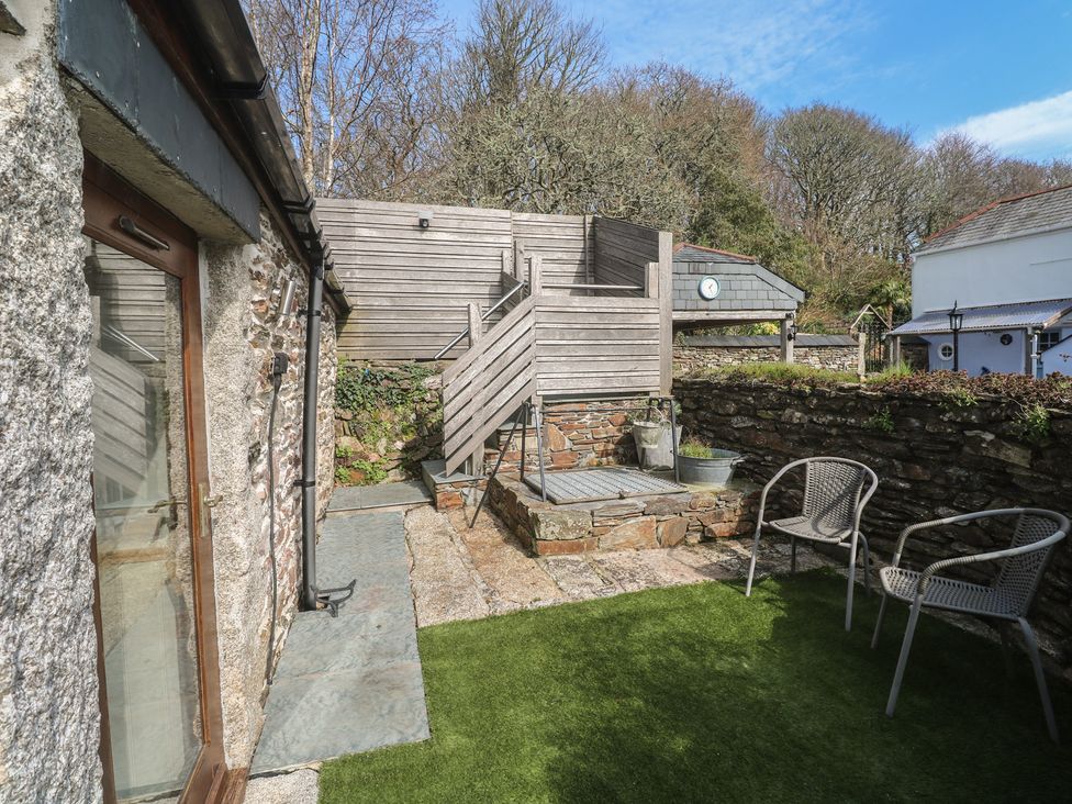 A garden with stairs and seating area at Ash Barn in Falmouth