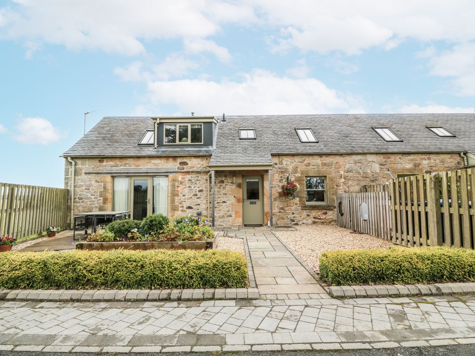 A house with a garden and pathway at Thorneydyke Cottage in Stirling