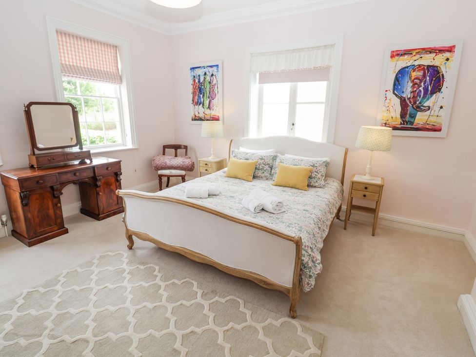 A bedroom with a bed and dressing table at Syleham House in Syleham near Eye