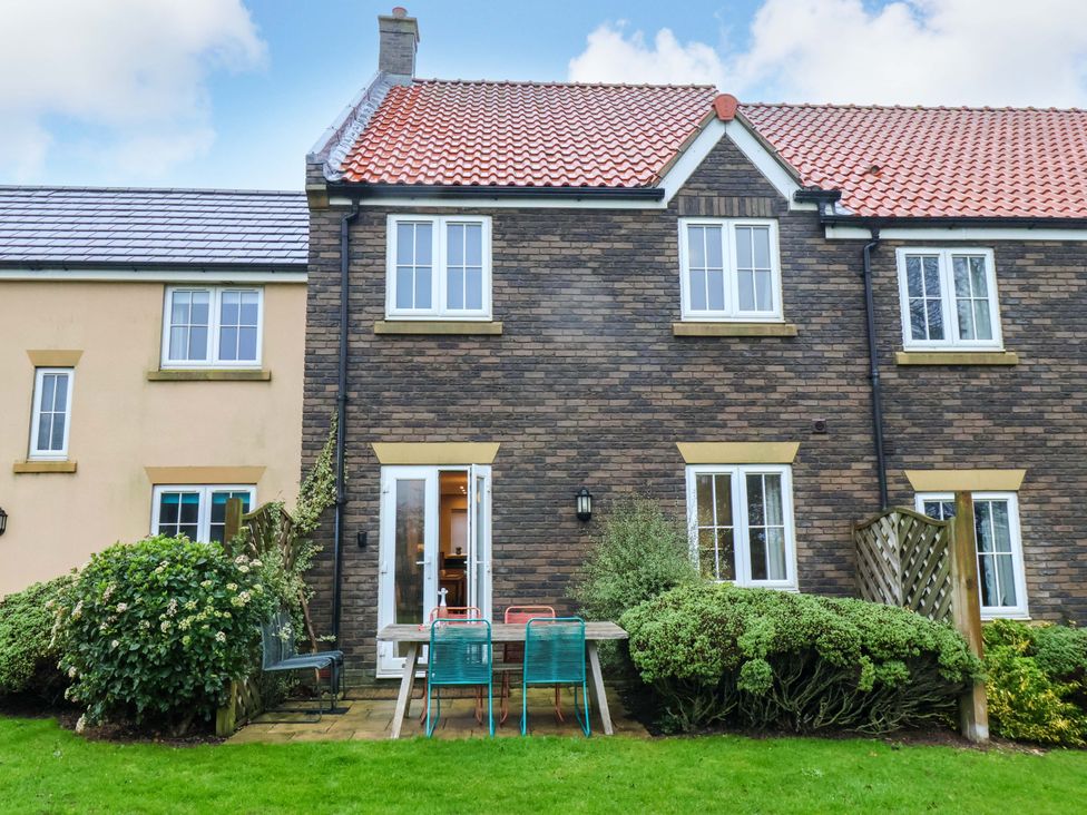 A house with a garden featuring a table and chairs at The Beach Retreat The Bay - Filey