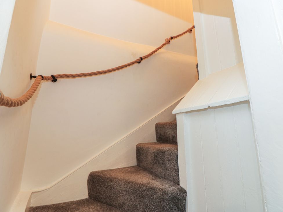 A staircase with carpet and a handrail at Bay Tree Cottage in Richmond