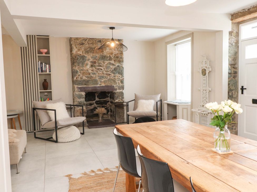 A dining room with a table and chairs at Hendre in Menai Bridge