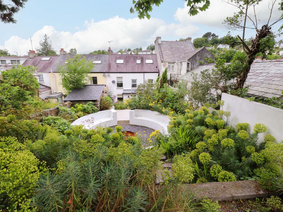 A garden with seating area and various plants at Hendre in Menai Bridge
