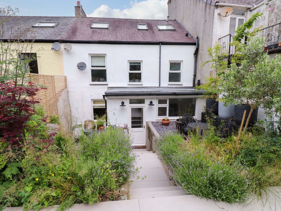A house with stairs and garden space at Hendre in Menai Bridge