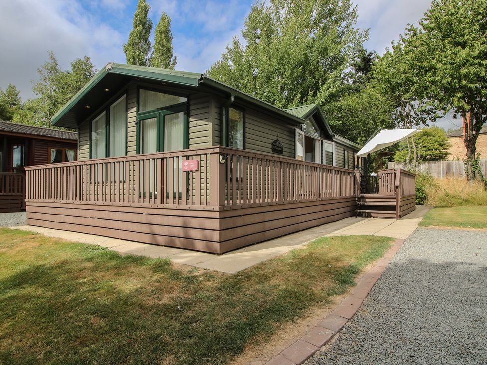 A cabin exterior view with a deck and steps at Daisy in Eardisland