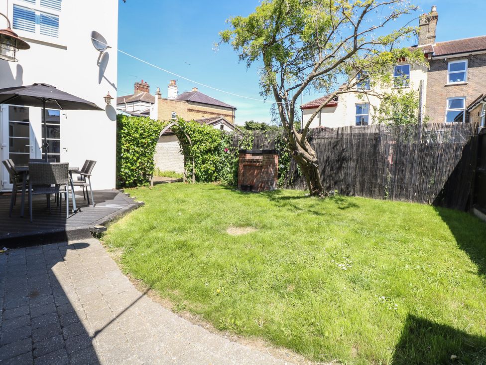 A garden with table and chairs at Sunrise House Pakefield near Lowestoft