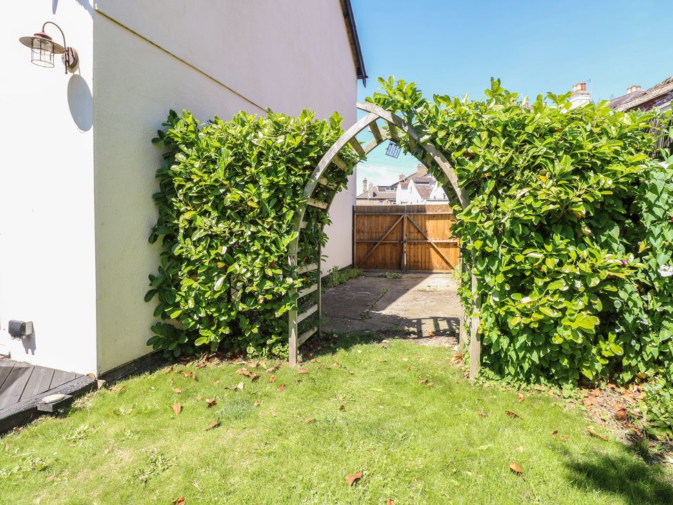 A garden with an archway and greenery at Sunrise House Pakefield near Lowestoft