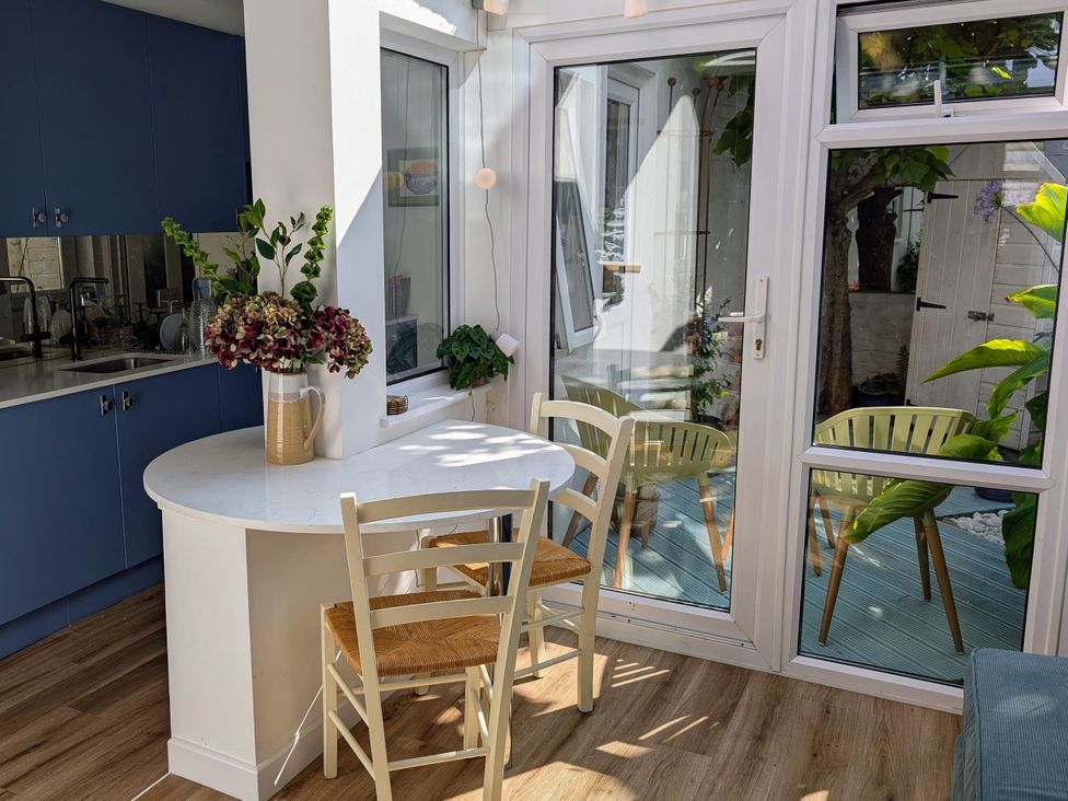 A dining room with a table and chairs at Harbour Retreat in Weymouth