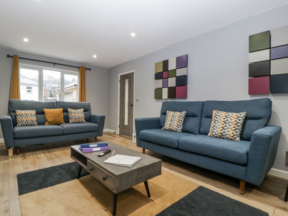 A living room with sofas and a coffee table at Ranbir House Longhope
