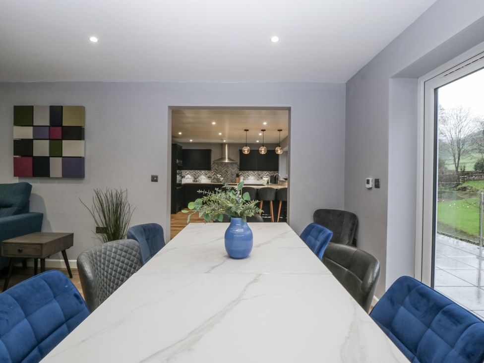 A dining room with a table and chairs at Ranbir House in Longhope