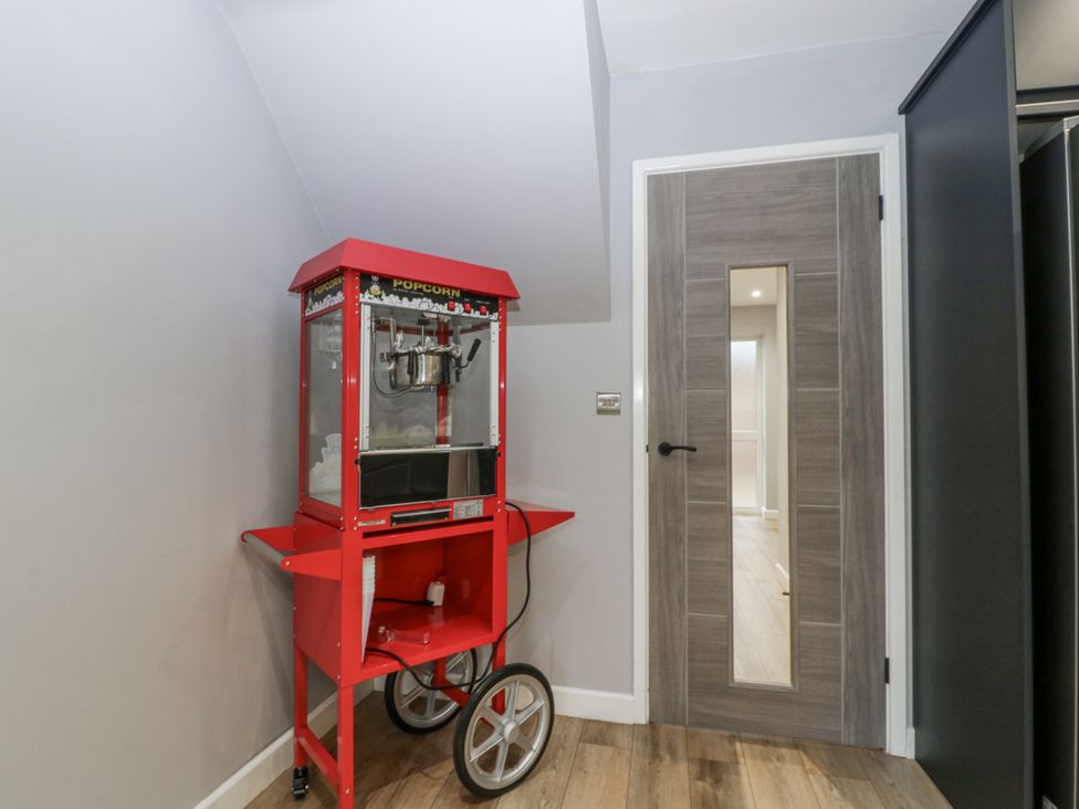 A popcorn machine in a hallway at Ranbir House Longhope