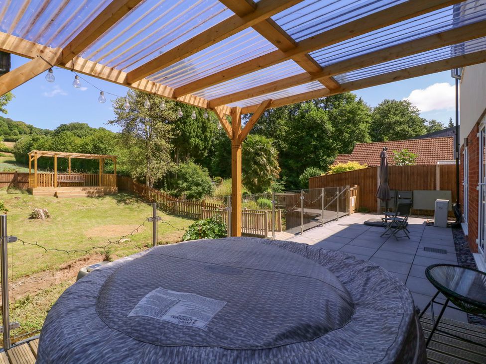 A garden with a hot tub and a gazebo at Ranbir House Longhope