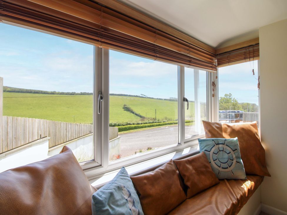 A snug with a bench and cushions at Tansea in Hope Cove