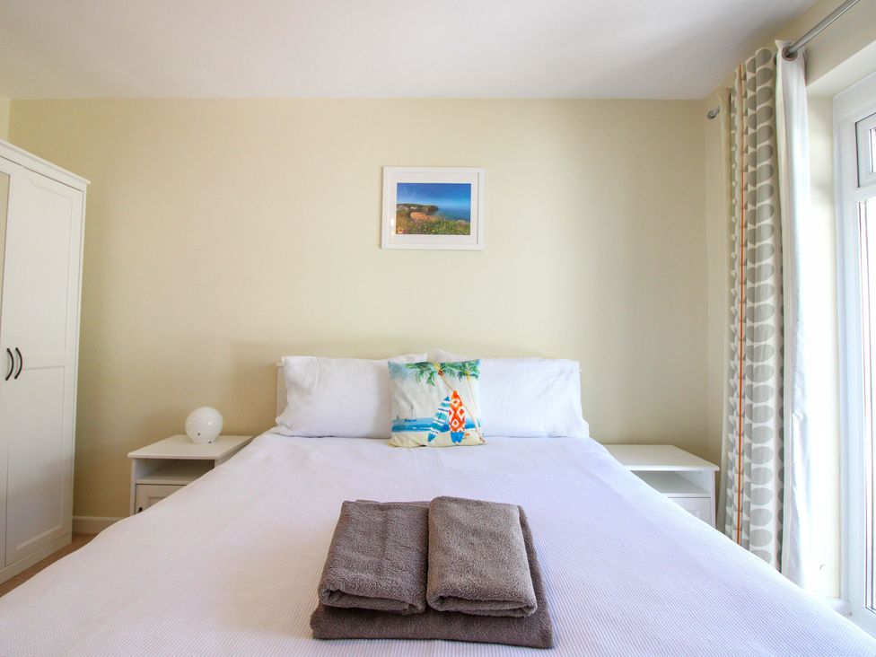 A bedroom with a bed and bedside tables at Tansea in Hope Cove