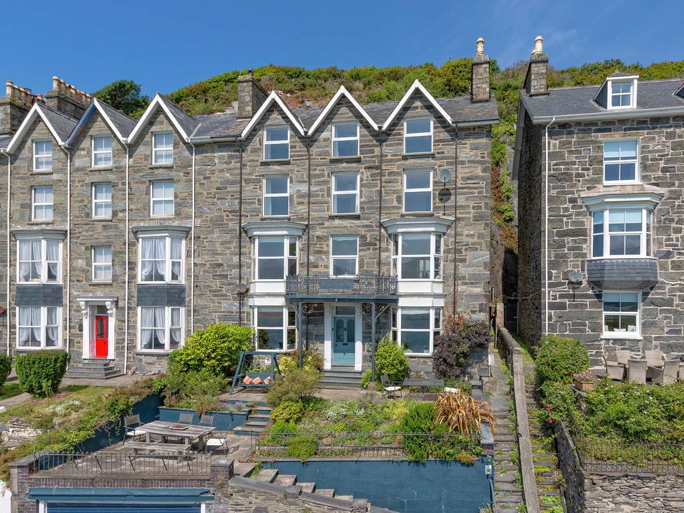 A stone building with multiple windows at Bod Idris in Barmouth