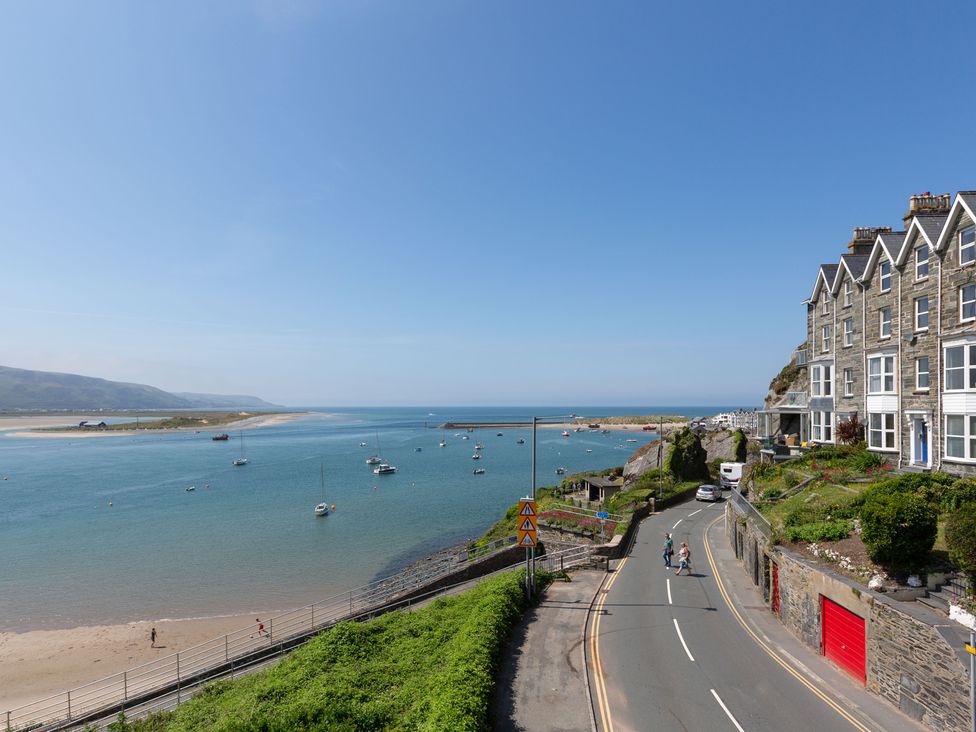 A view of a coastal scene with houses by the shore at Bod Idris in Barmouth