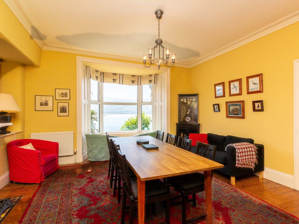 A dining room with a table and chairs at Bod Idris in Barmouth