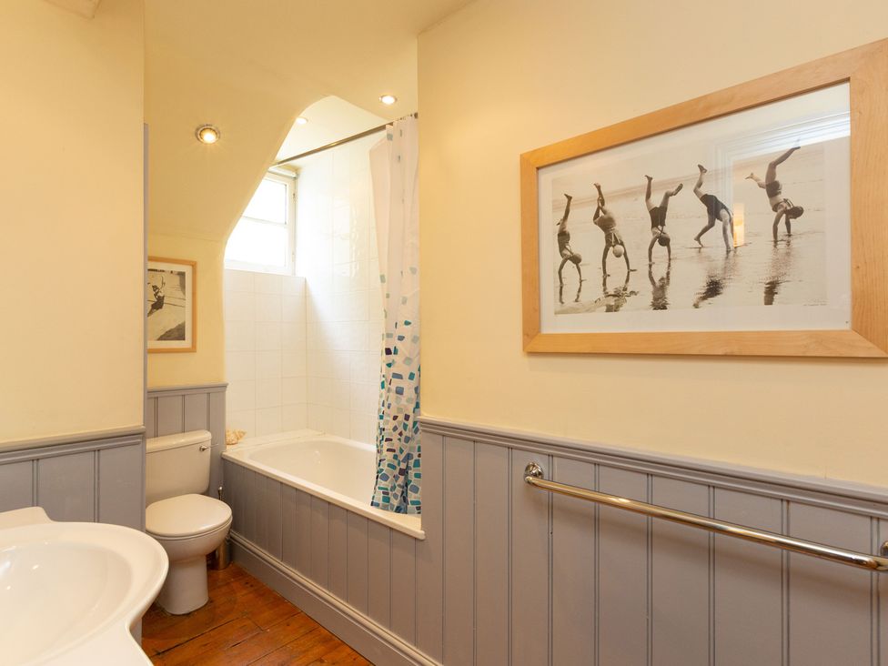 A bathroom with a bathtub and sink at Bod Idris in Barmouth