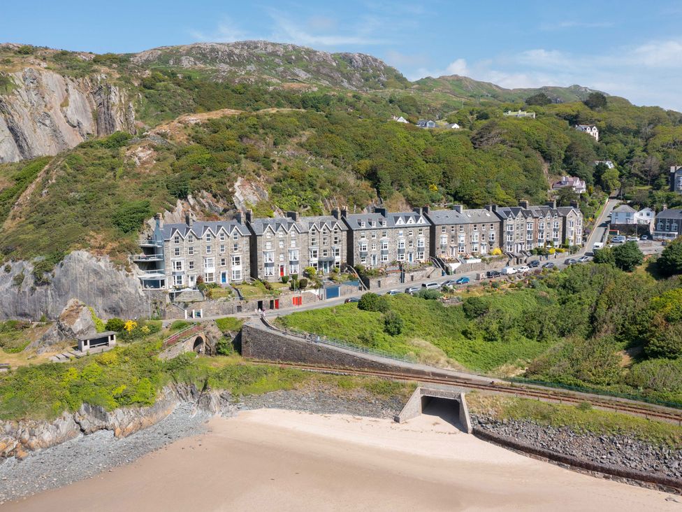 A view of buildings along the coast at Bod Idris in Barmouth