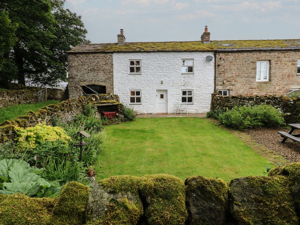 A house with garden features at The LA'AL Cragg in Kirkby Stephen