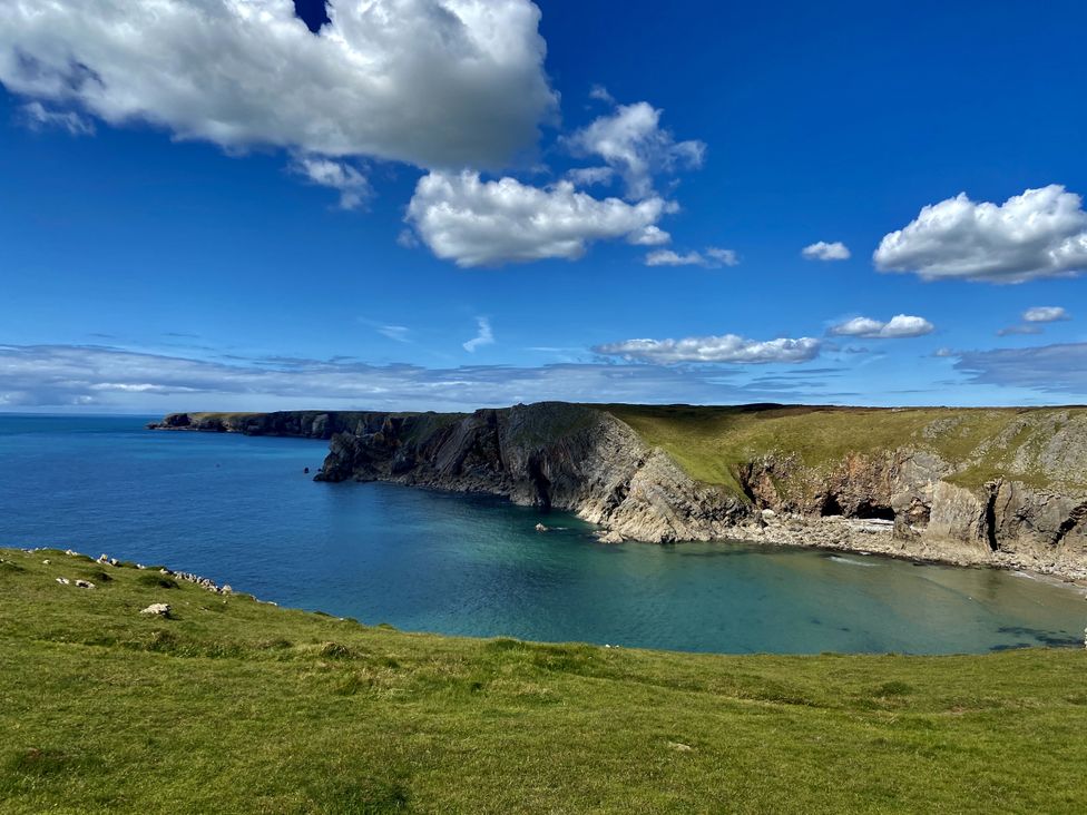 A coastline with cliffs and water at Tower Cottage Near Pembroke
