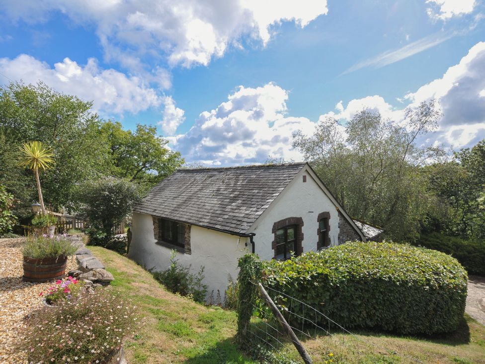 An outdoor view of a cottage and garden at Shipload Cottage in Hartland