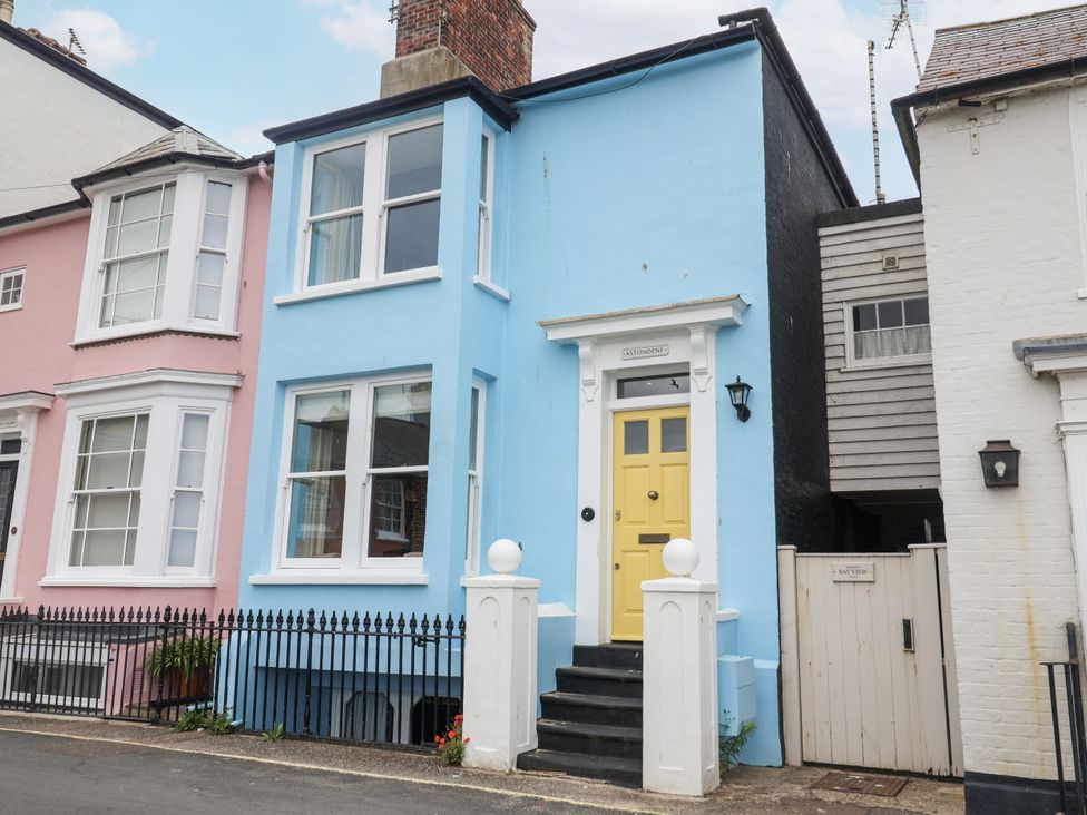 A blue house with a yellow door at Astondene, East Cliff, Southwold