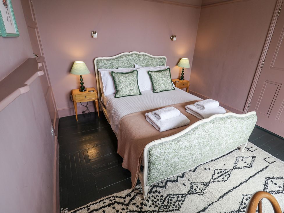 A bedroom with a bed and bedside tables at Astondene, East Cliff Southwold