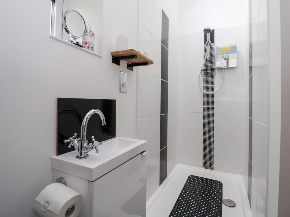 A bathroom with a shower, sink, and toilet at The Stables in Chester