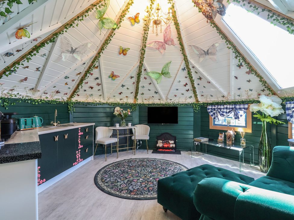 A kitchen and living area with furniture at Applejacks Orchard in Holywell