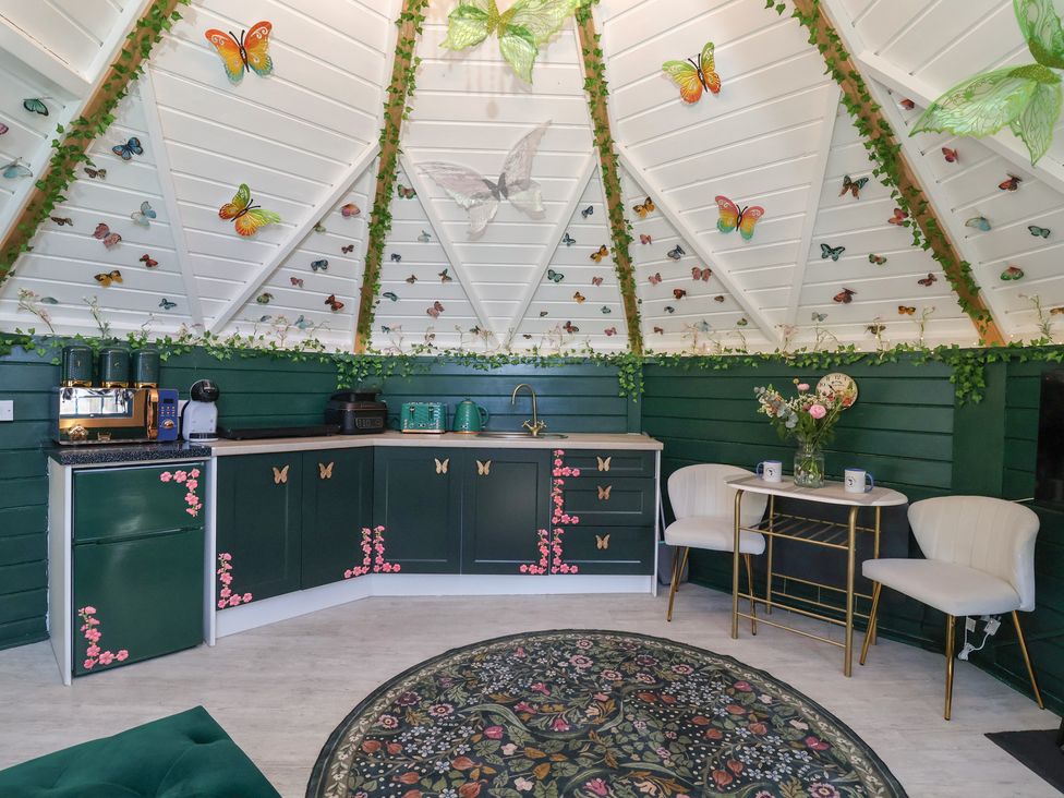 A kitchen with cabinets and seating area at Applejacks Orchard in Holywell