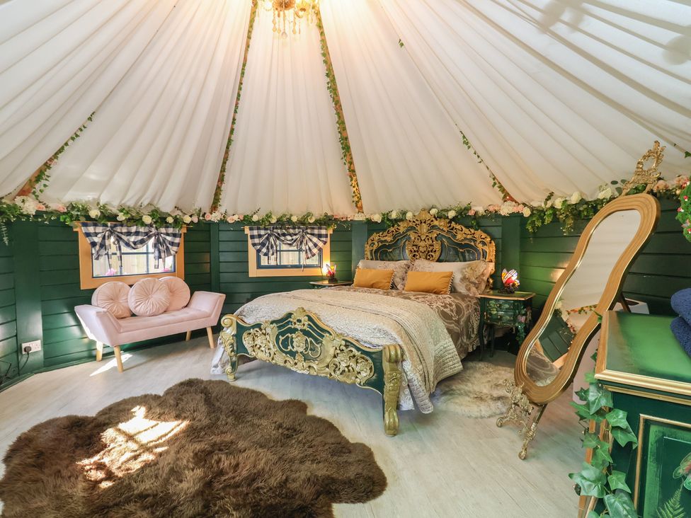 A bedroom with a bed and couch at Applejacks Orchard Holywell