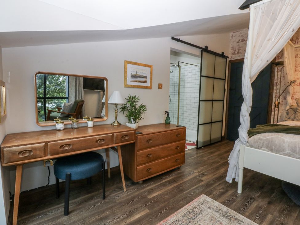 A bedroom with a vanity table and dresser at Windyridge, Gwaenysgor, near Prestatyn