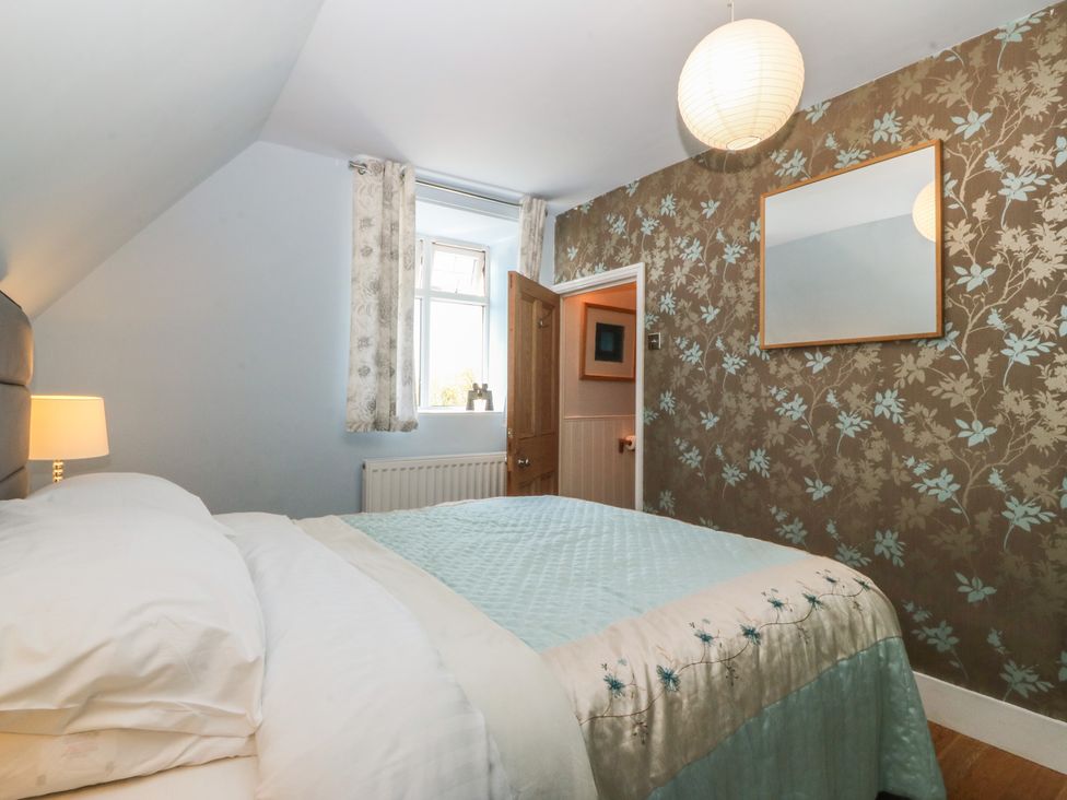 A bedroom with a bed and window at Mallards Rest in Llandwrog near Bontnewydd, Gwynedd