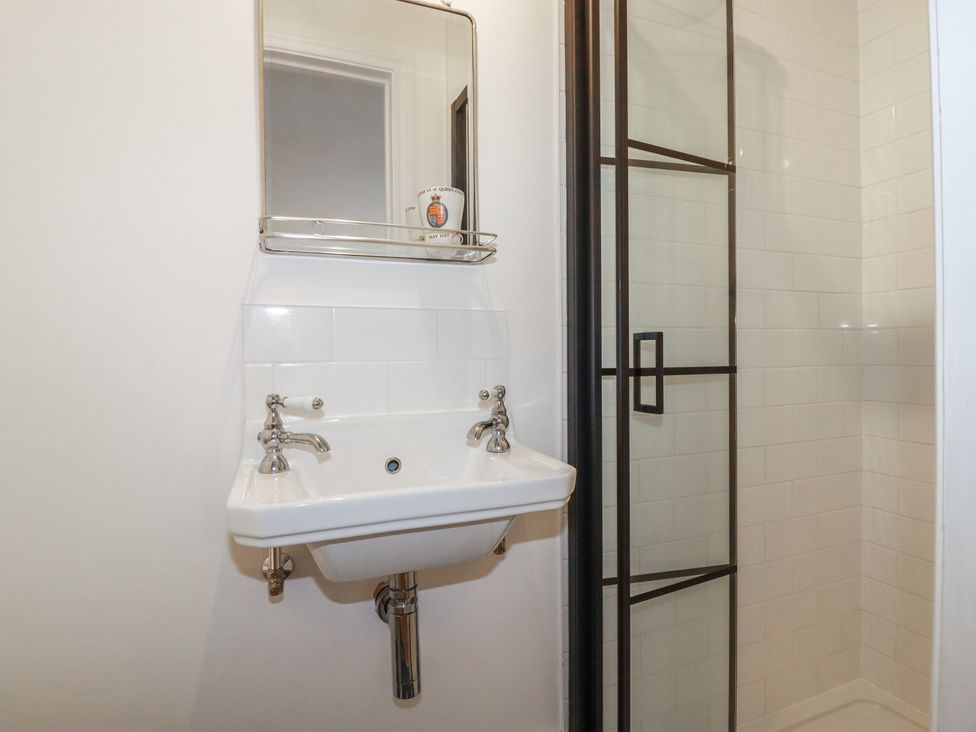 A bathroom featuring a sink and a shower at 84 Fore Street